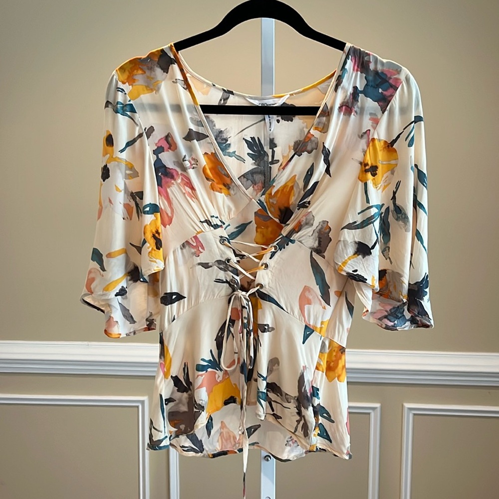 Multicolor Floral BCBG Corset Tie Waist V Neck Top with Flutter Sleeves Size 4